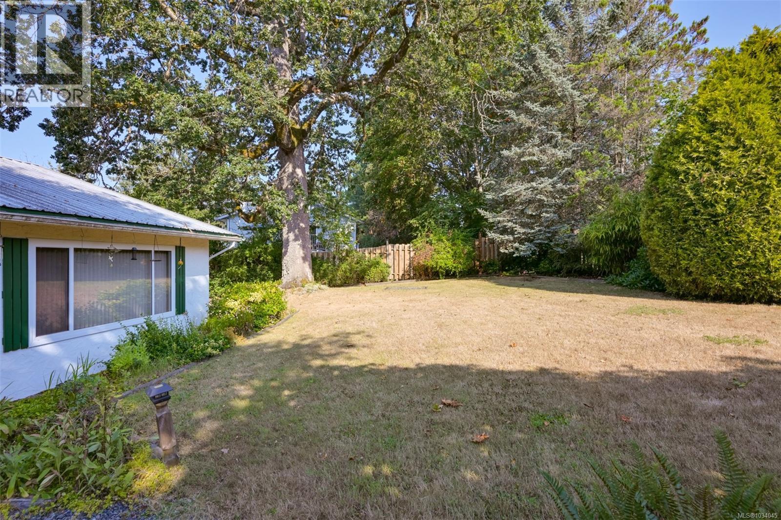 5847 Sycamore St, Duncan