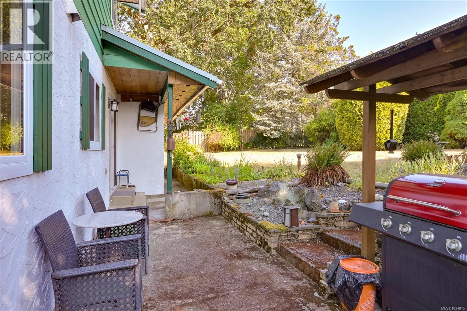 5847 Sycamore St, Duncan