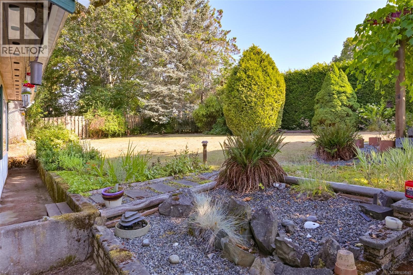 5847 Sycamore St, Duncan