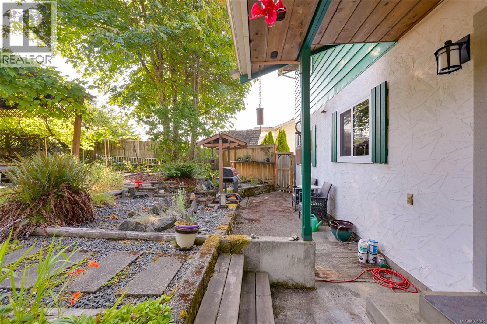 5847 Sycamore St, Duncan