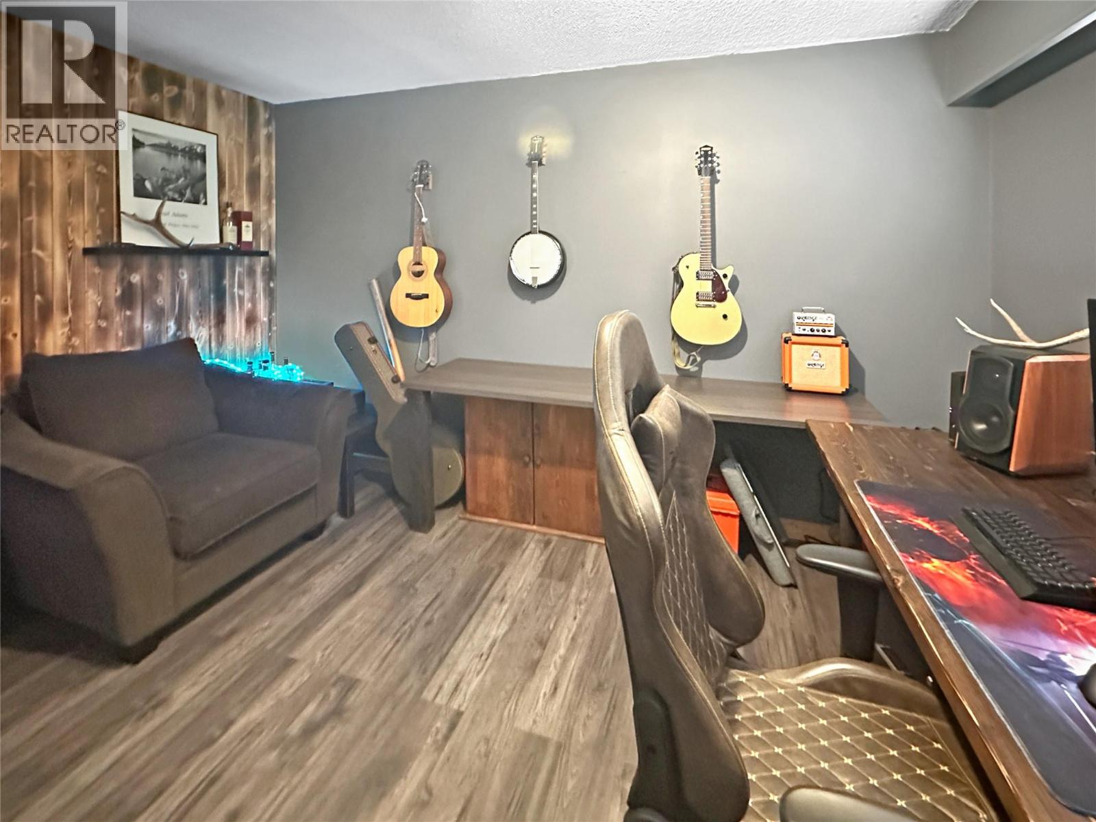 305 PANORAMA Crescent - 16