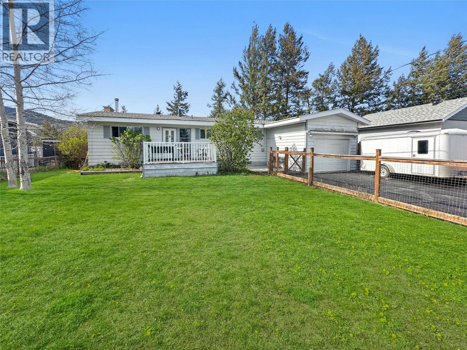 305 PANORAMA Crescent - 2