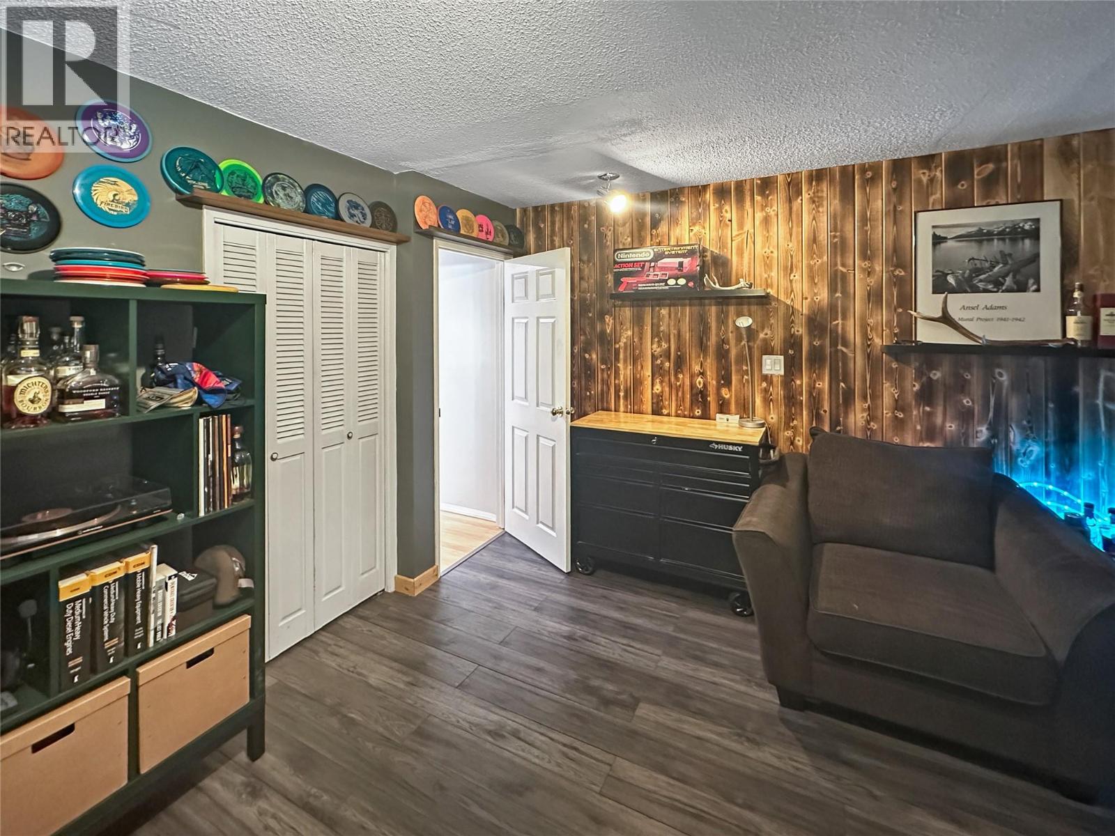 305 PANORAMA Crescent - 15