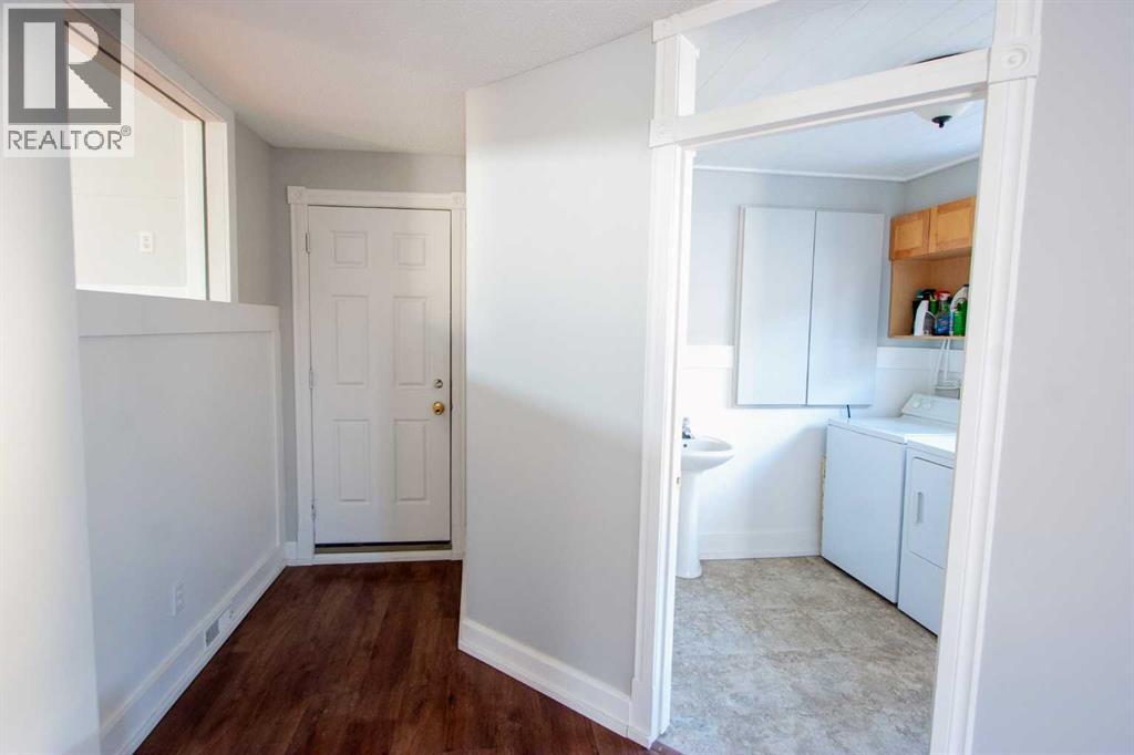1629 Athabasca Street — photo 34