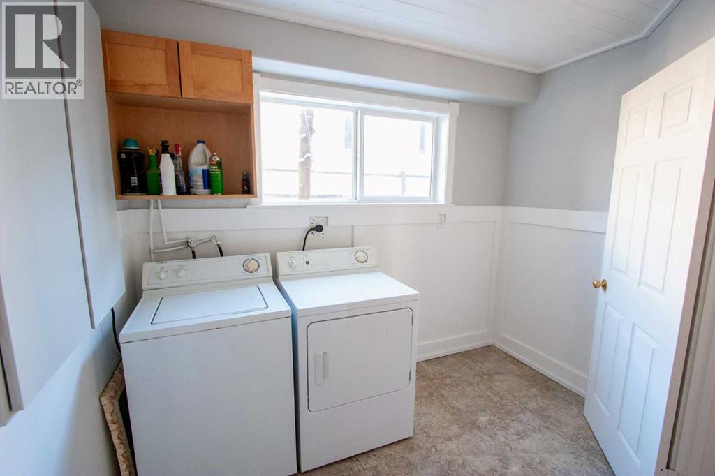 1629 Athabasca Street — photo 37