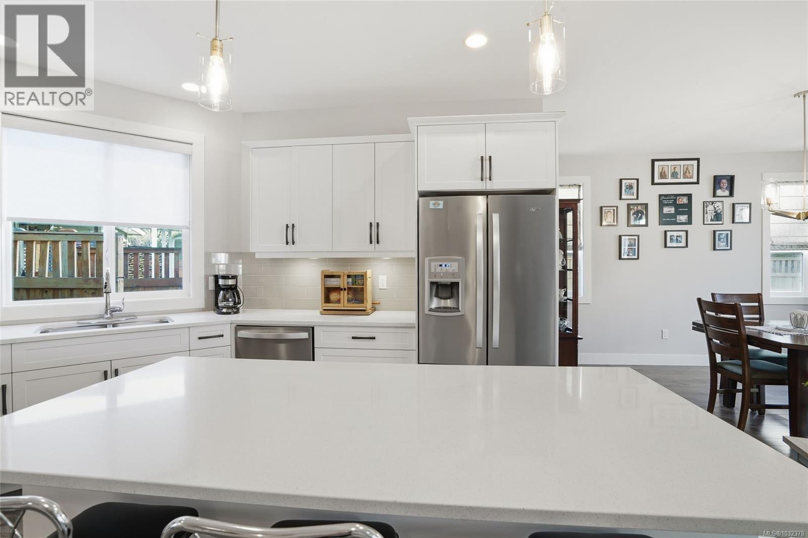 751 James Pl - 11