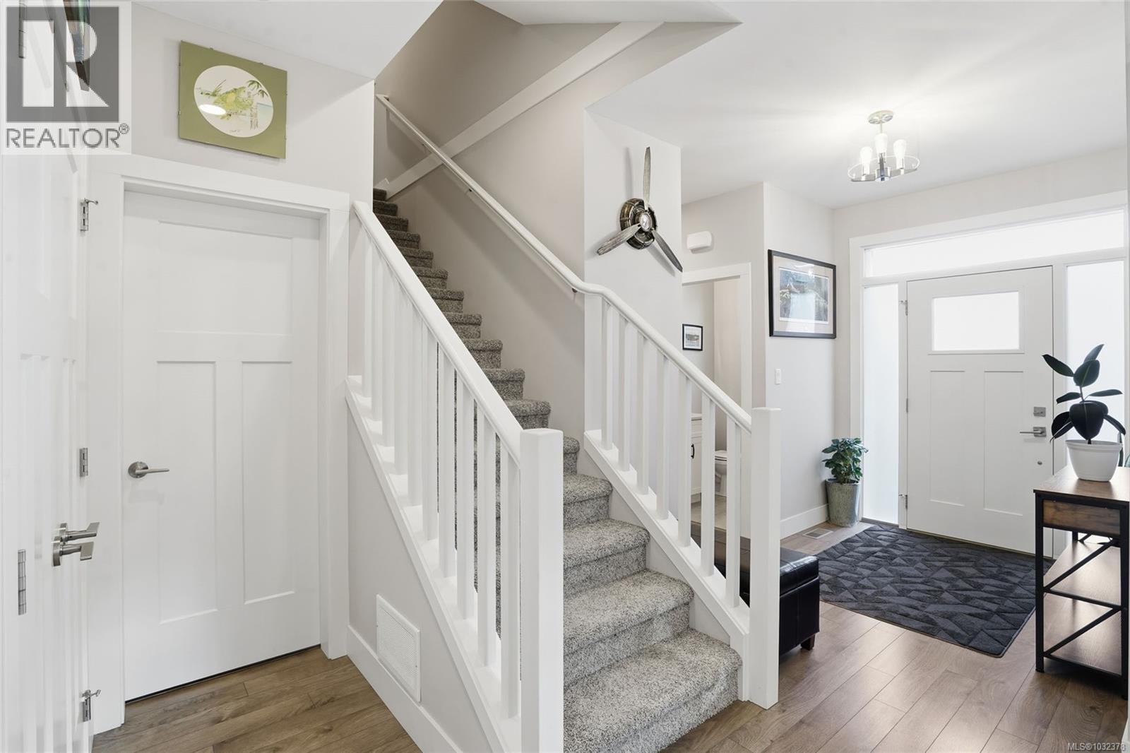 751 James Pl - 9