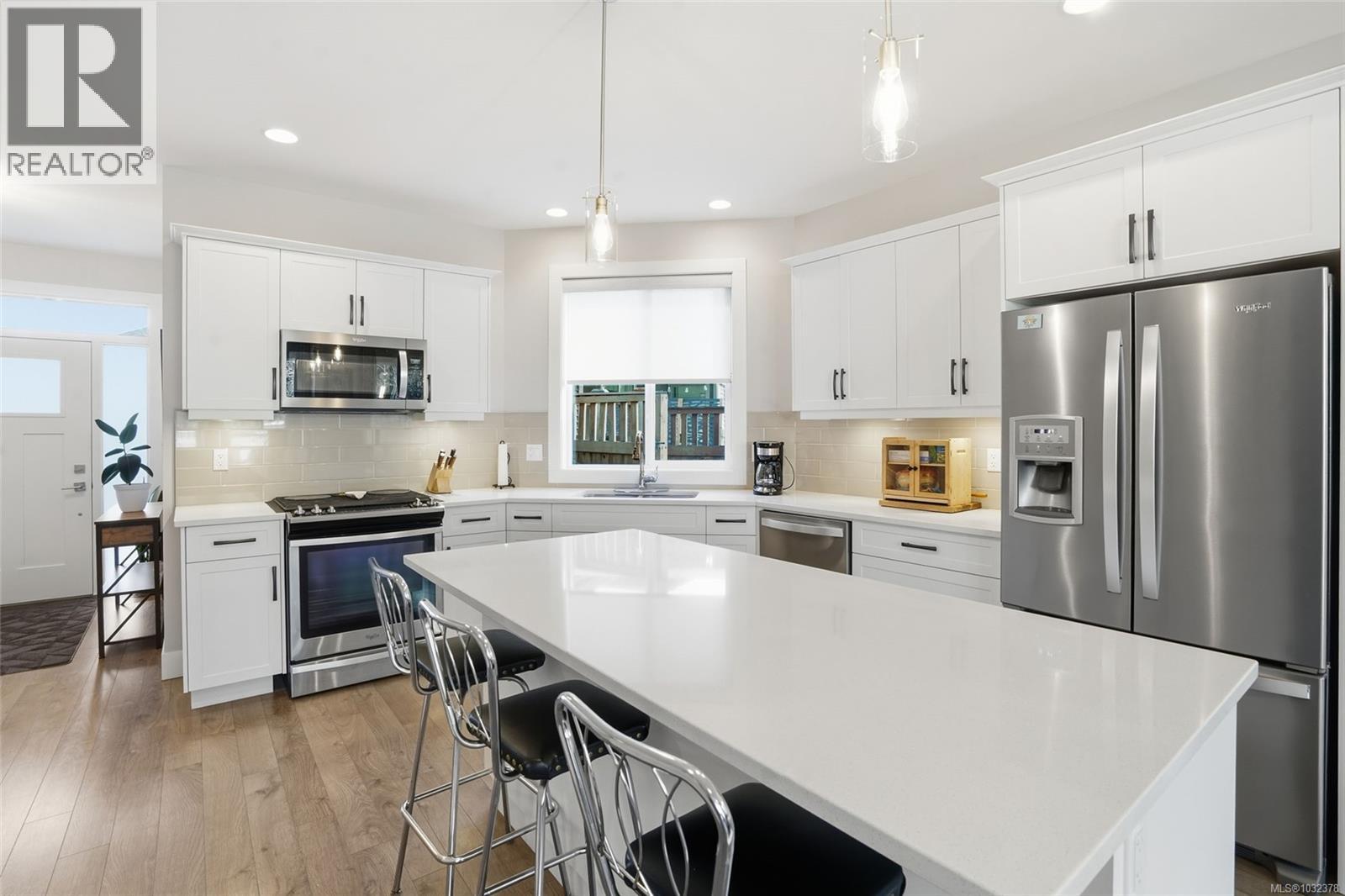 751 James Pl - 5