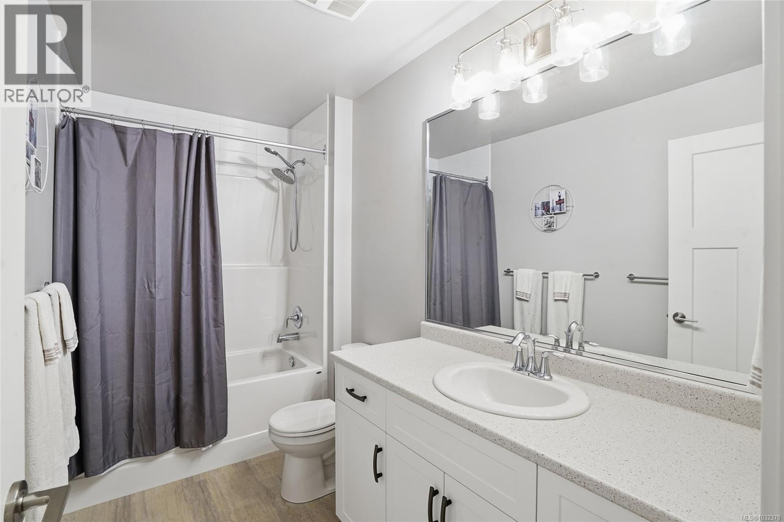 751 James Pl - 32