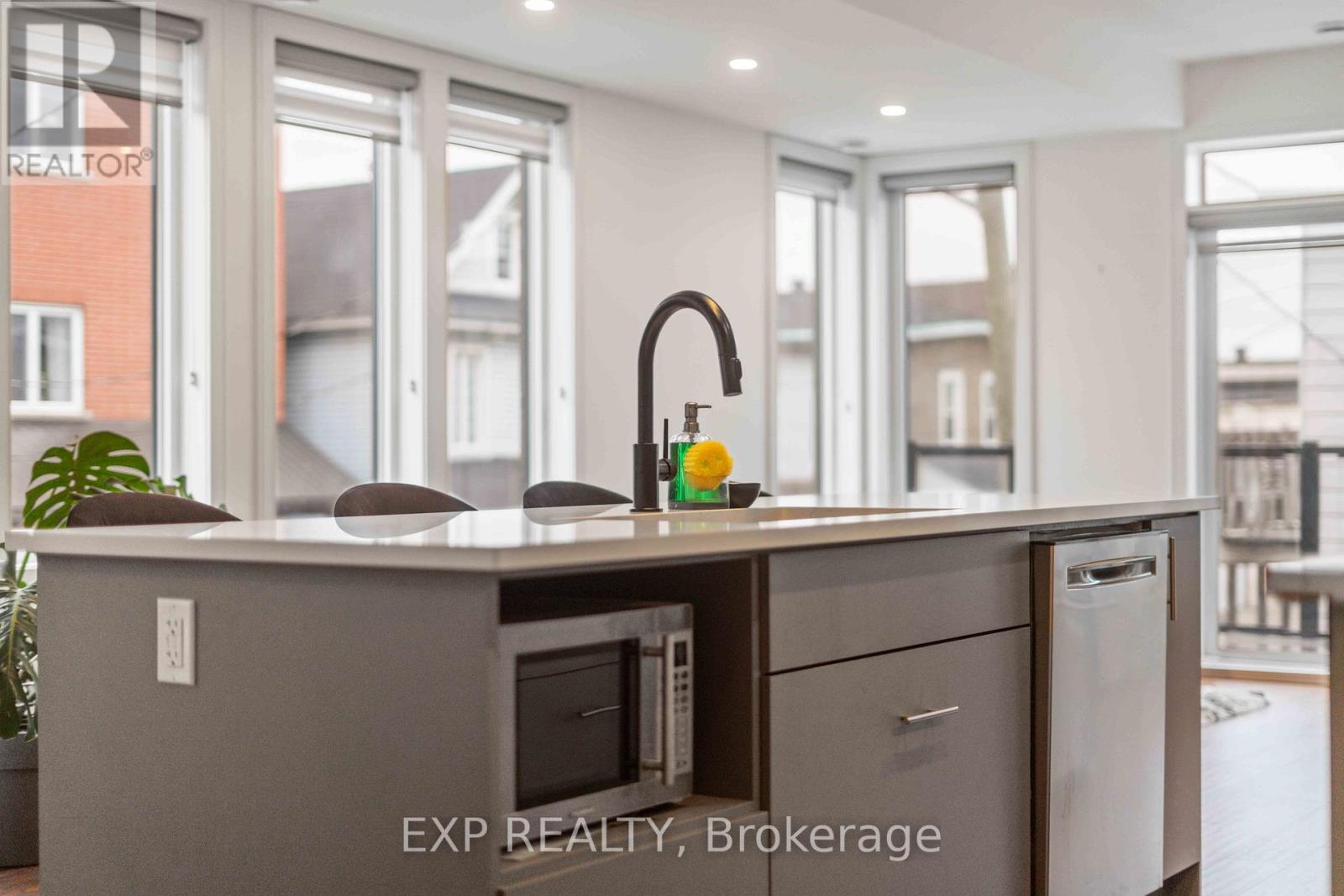 2 Bed, 2 Bath House for Rent in Ottawa – 9 ANDERSON STREET, Ottawa – MLS# X13060918 - Image 11