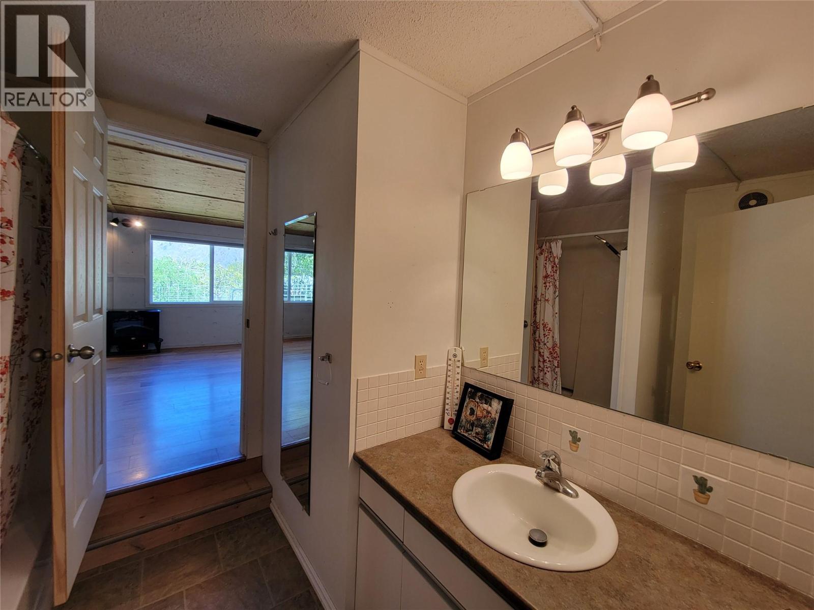  2626 Highway 3 Other, Keremeos