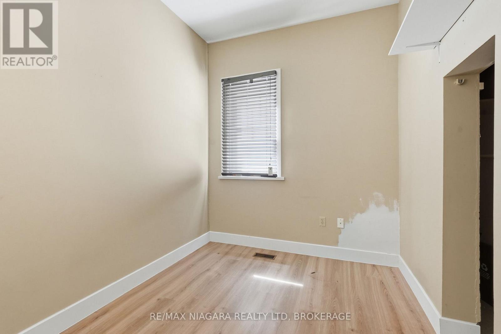 184 WELLINGTON STREET - 13