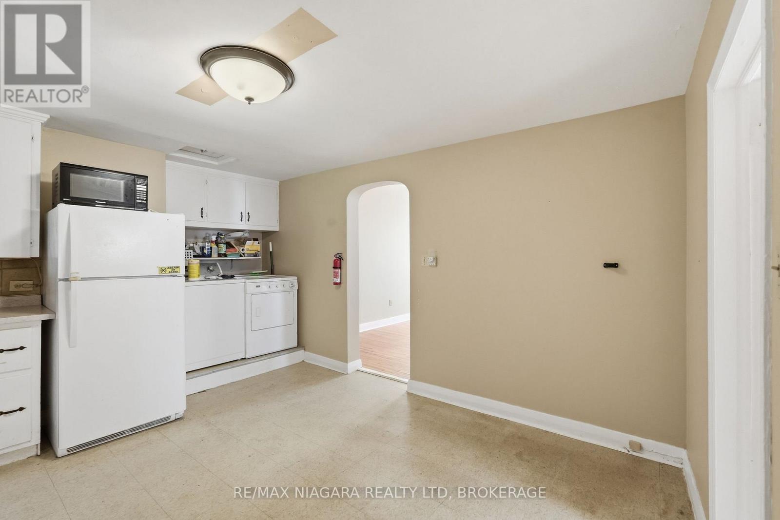 184 WELLINGTON STREET - 15