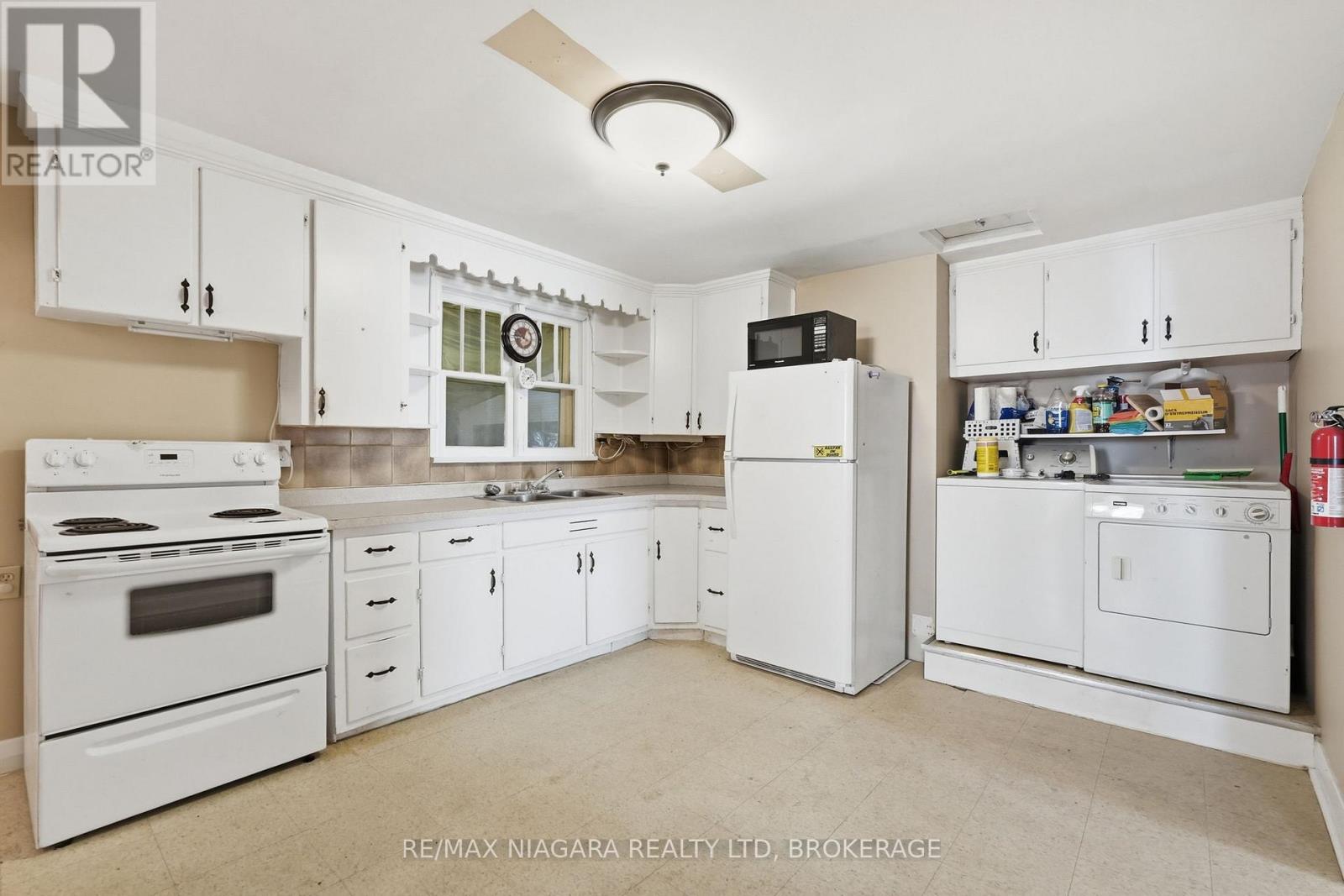 184 WELLINGTON STREET - 16
