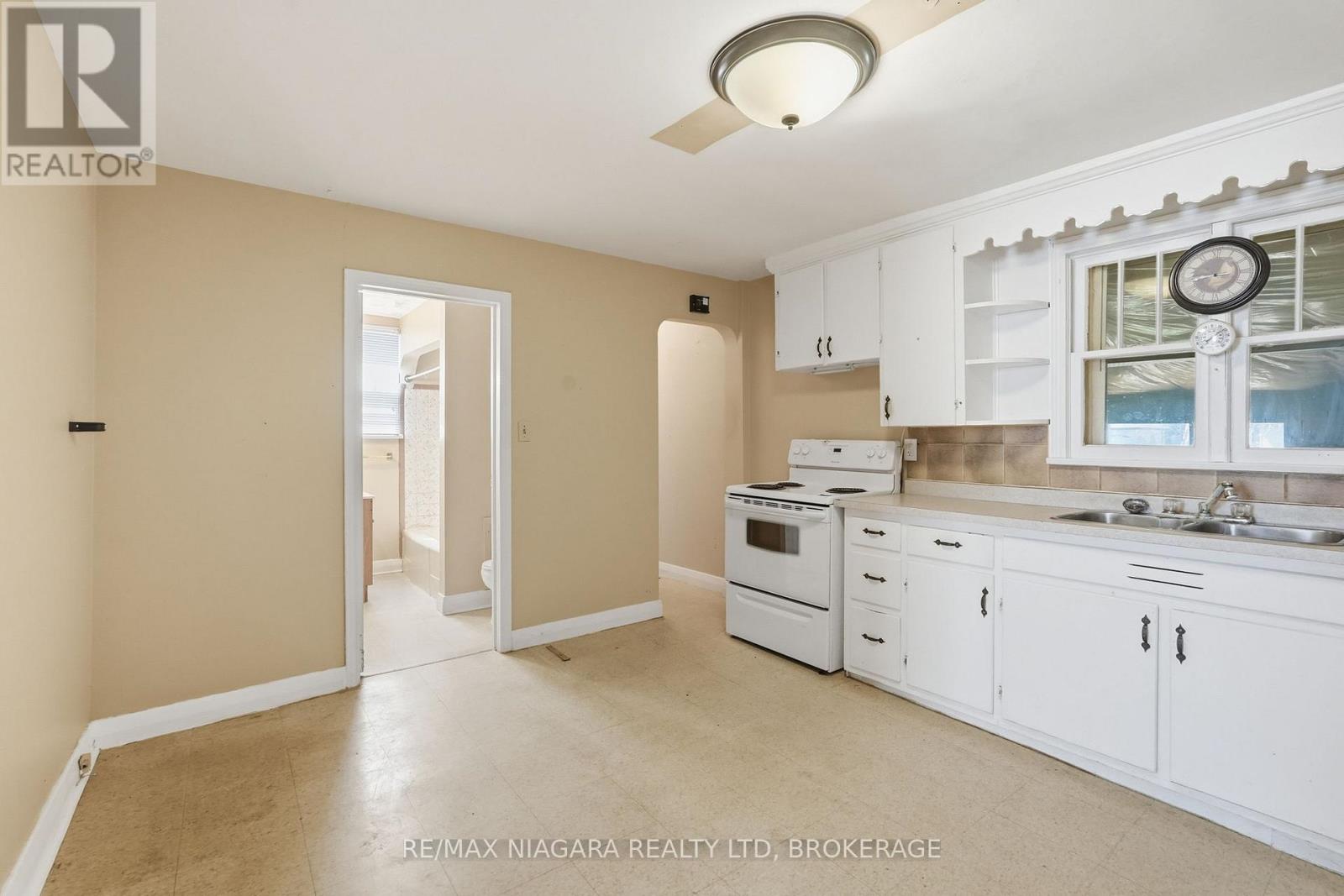 184 WELLINGTON STREET - 18