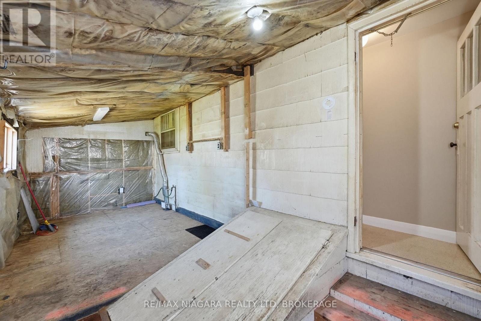 184 WELLINGTON STREET - 22