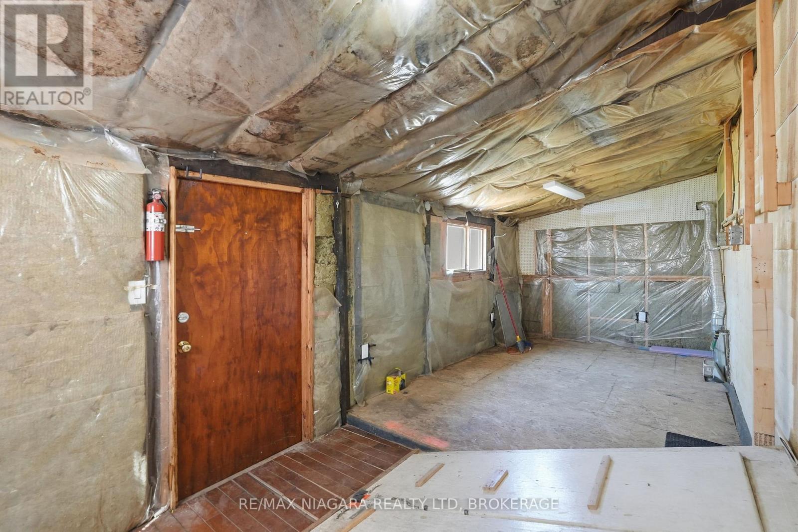 184 WELLINGTON STREET - 23
