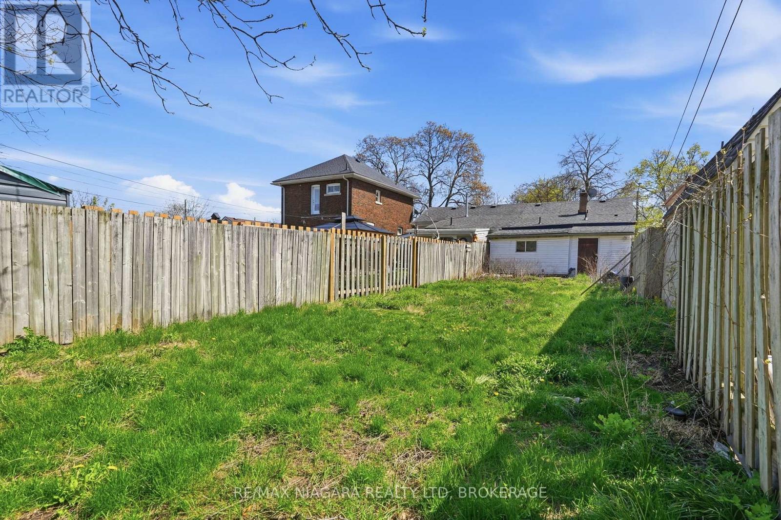 184 WELLINGTON STREET - 27