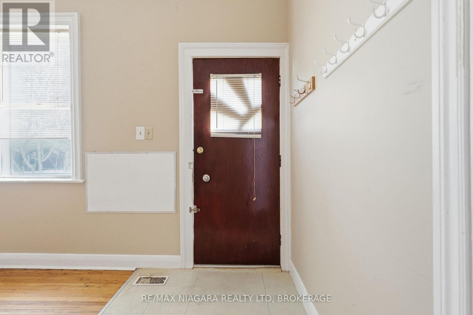184 WELLINGTON STREET - 4