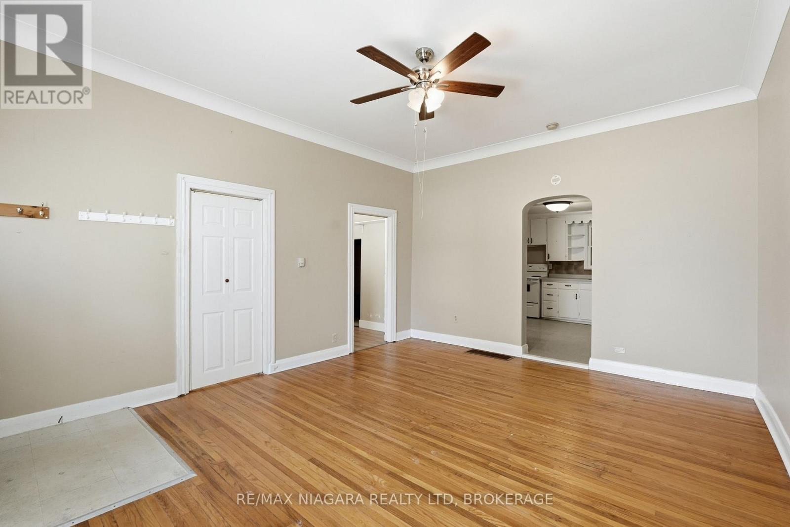 184 WELLINGTON STREET - 7