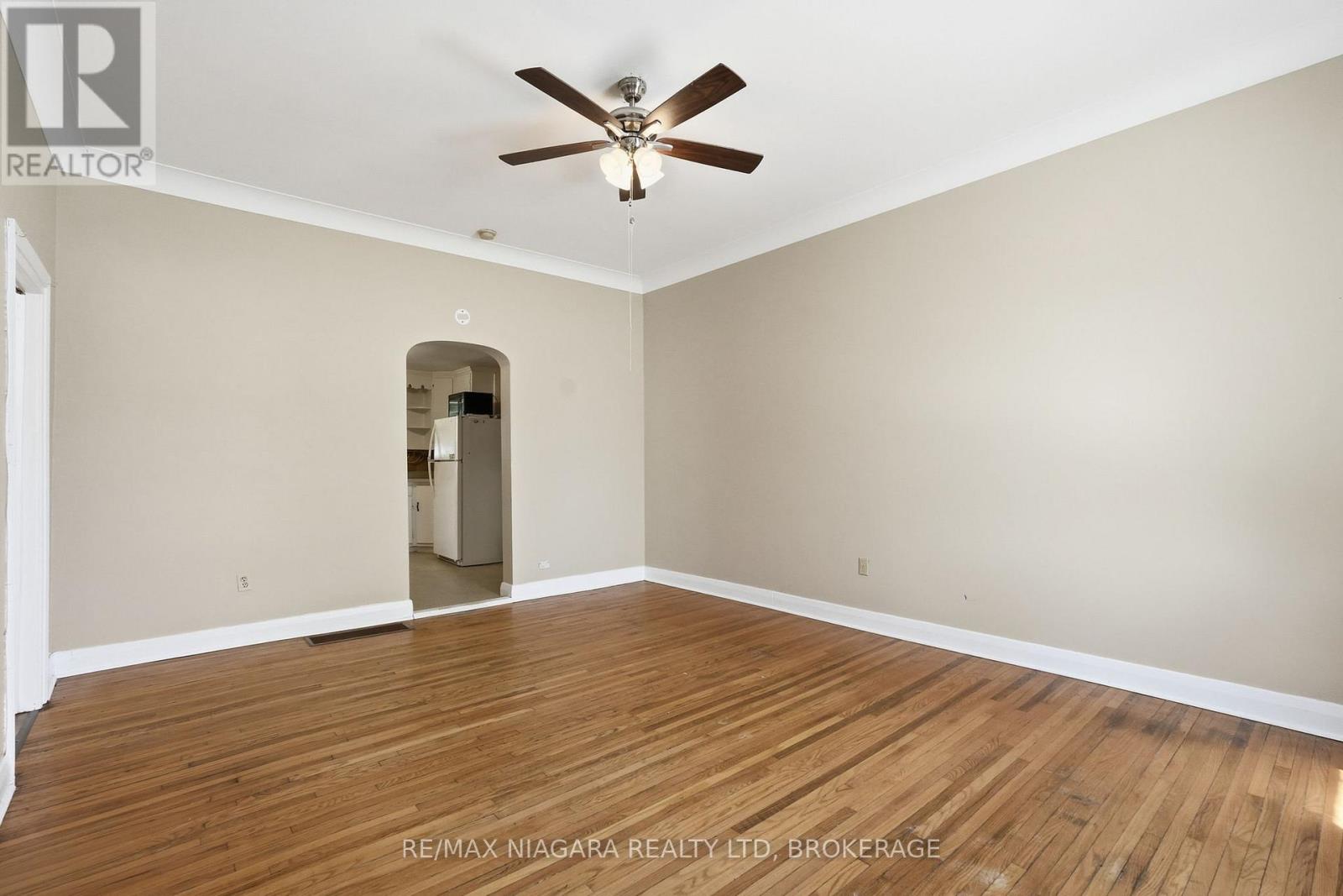 184 WELLINGTON STREET - 8