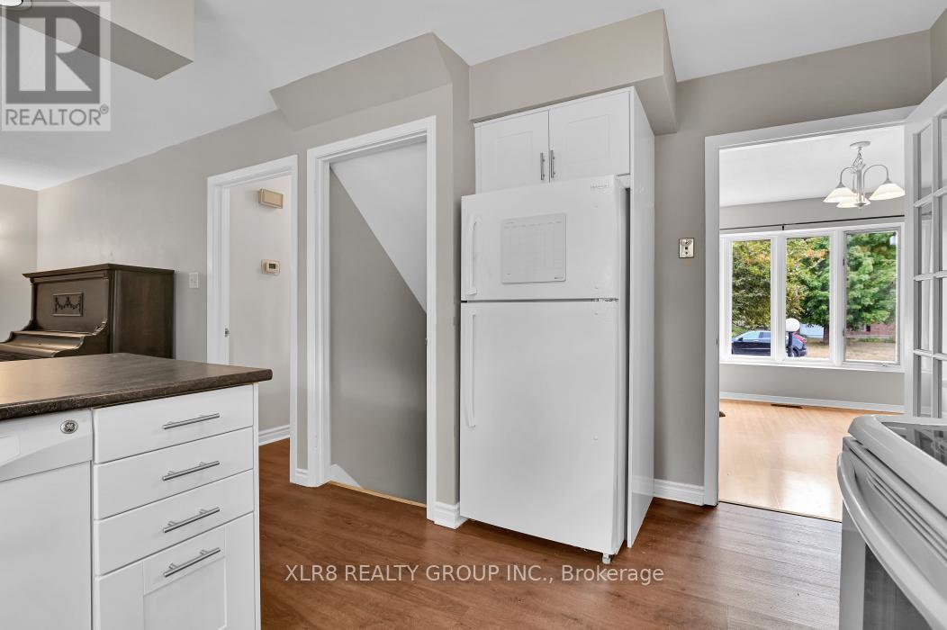 12 JOHN SIDNEY CRESCENT - 14