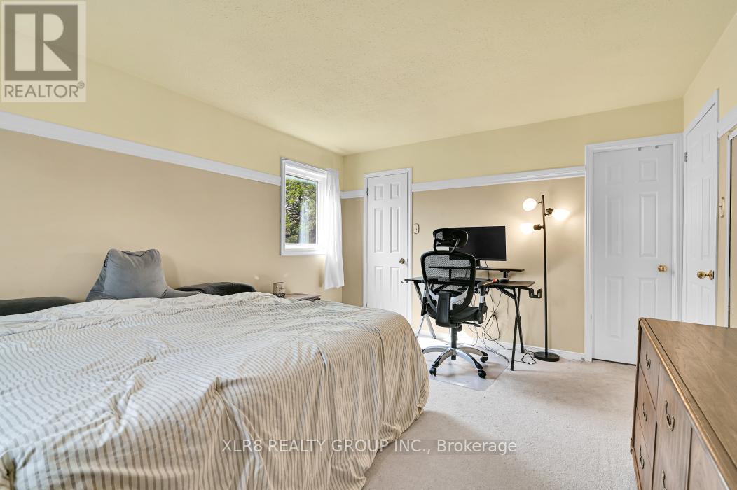 12 JOHN SIDNEY CRESCENT - 21