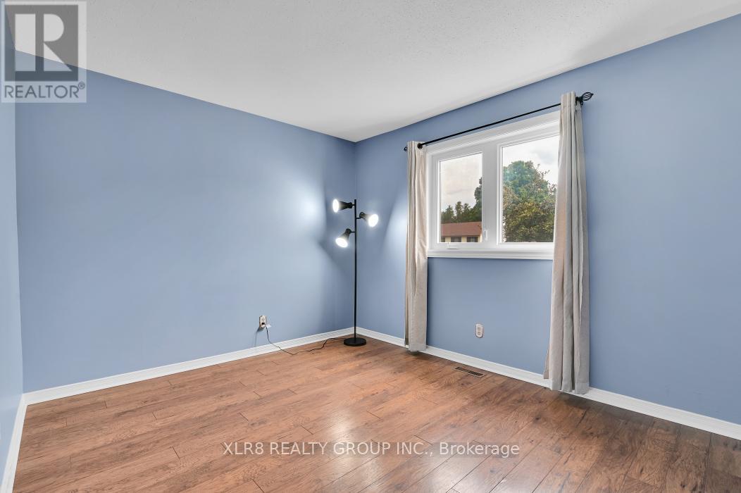 12 JOHN SIDNEY CRESCENT - 22