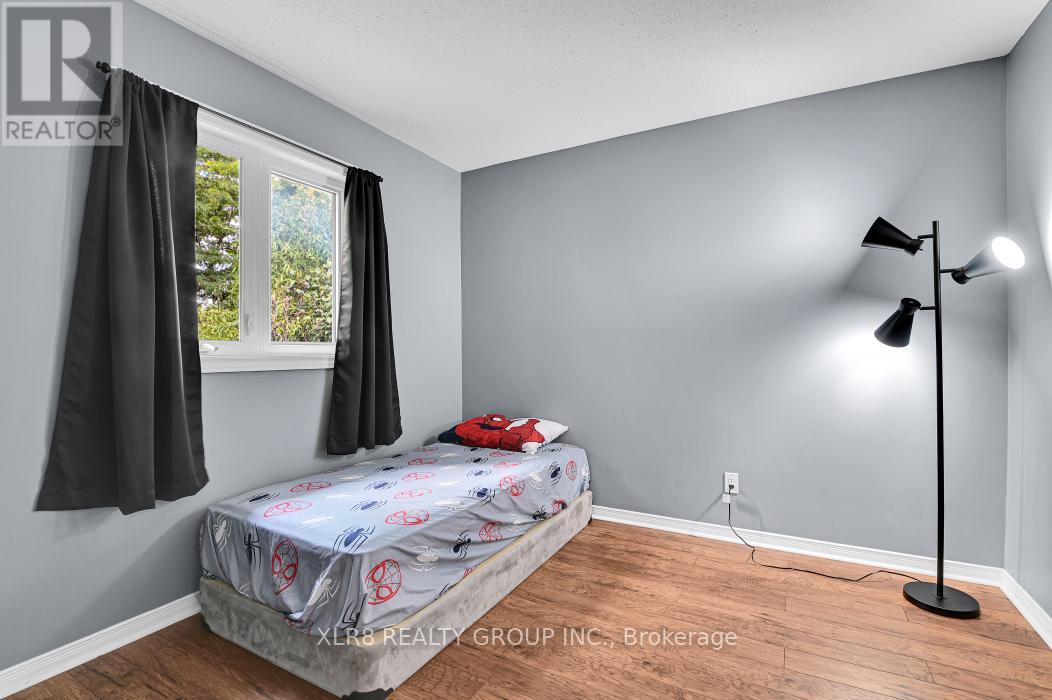 12 JOHN SIDNEY CRESCENT - 24