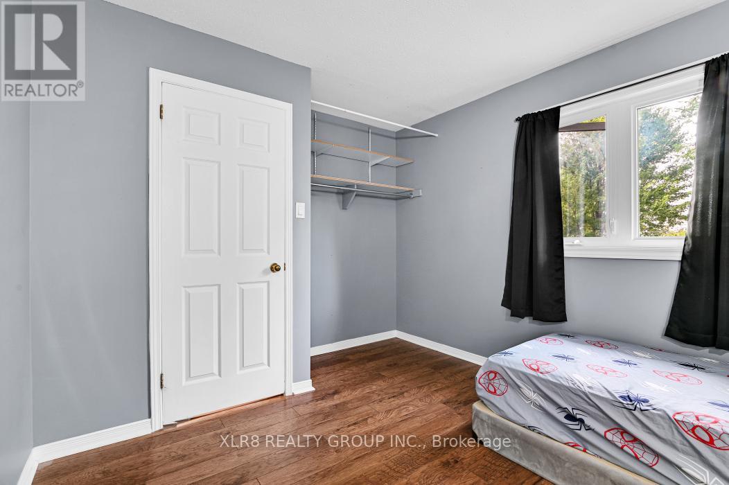 12 JOHN SIDNEY CRESCENT - 25