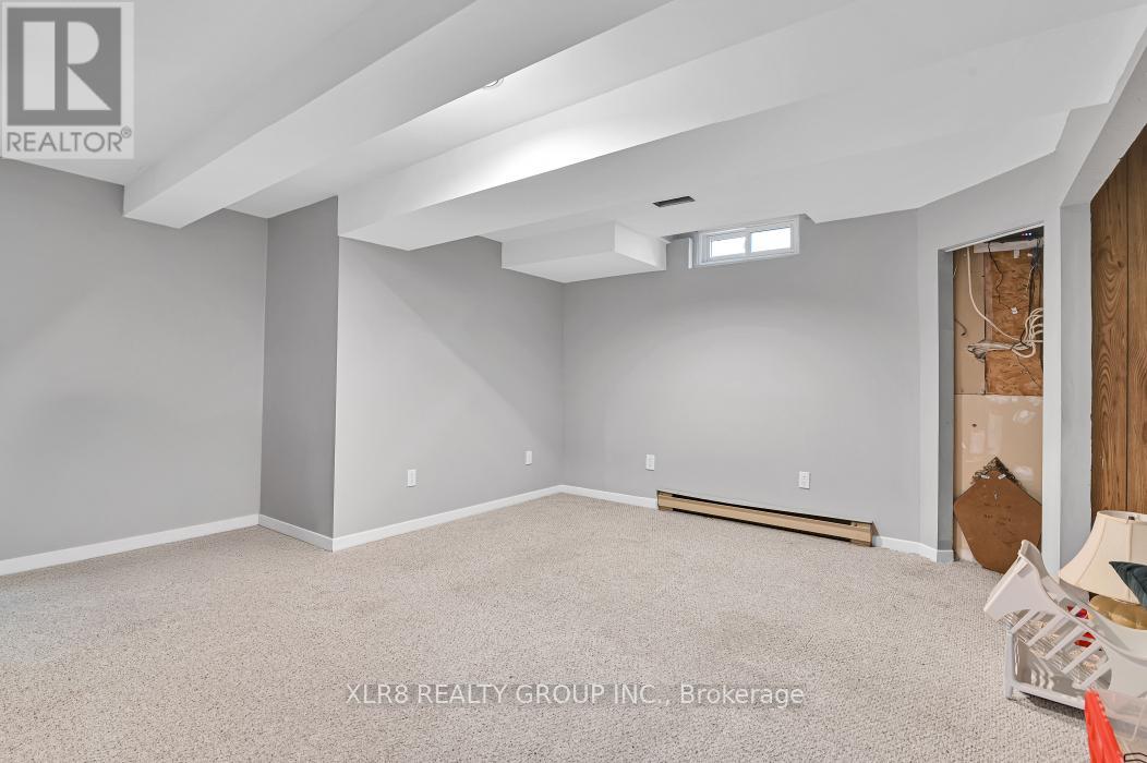 12 JOHN SIDNEY CRESCENT - 29