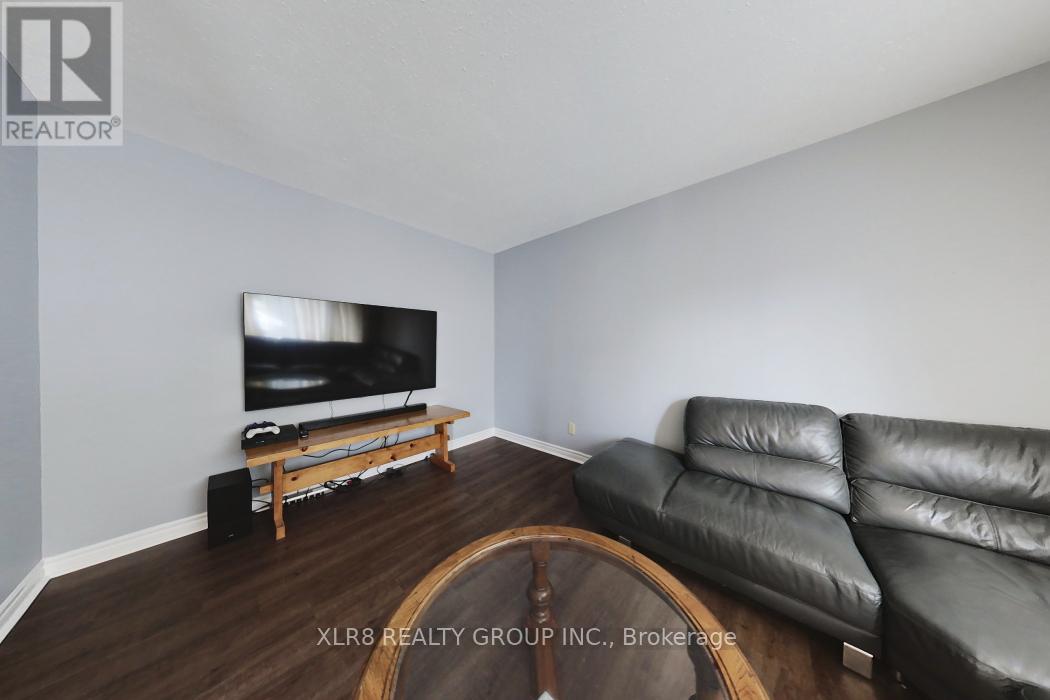 12 JOHN SIDNEY CRESCENT - 6