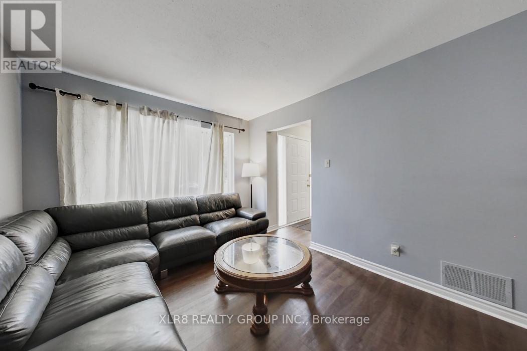 12 JOHN SIDNEY CRESCENT - 7