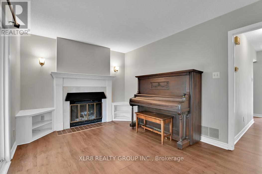12 JOHN SIDNEY CRESCENT - 9