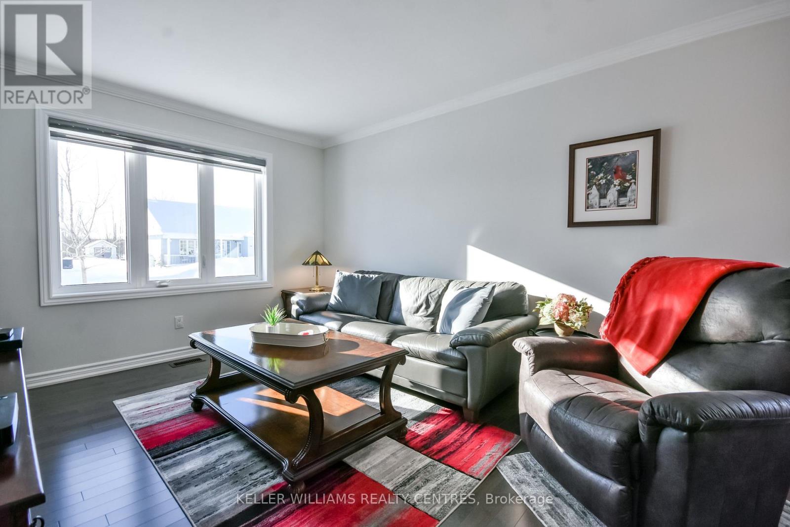 10 SINCLAIR CRESCENT - 7