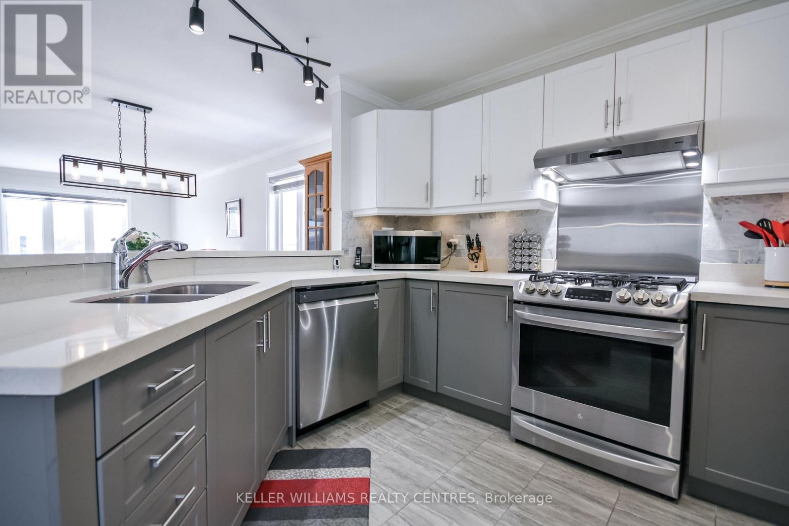 10 SINCLAIR CRESCENT - 8
