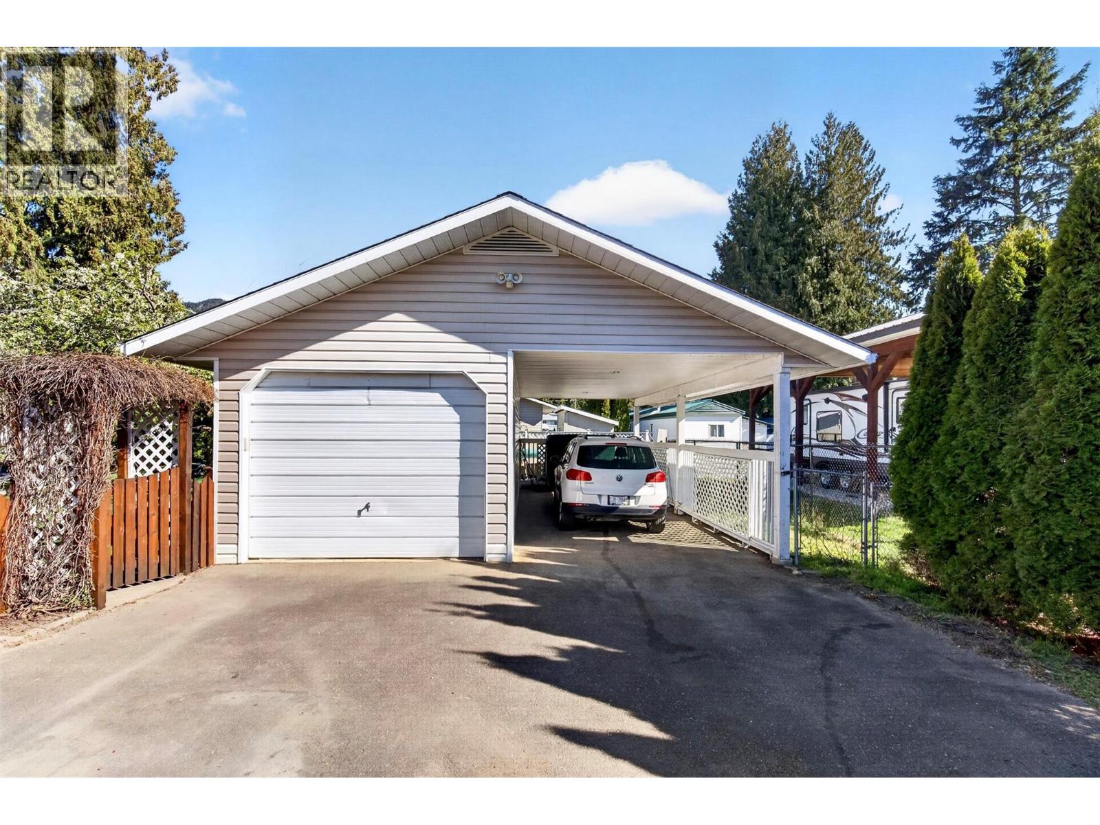  730 Parksville Street, Sicamous