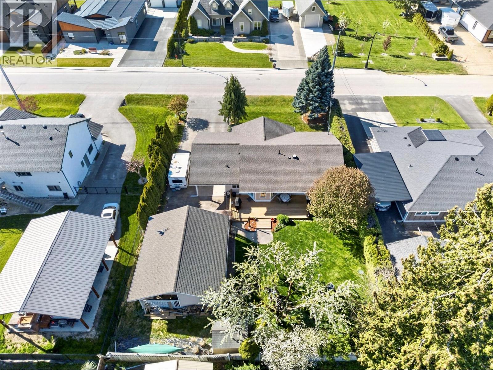  730 Parksville Street, Sicamous