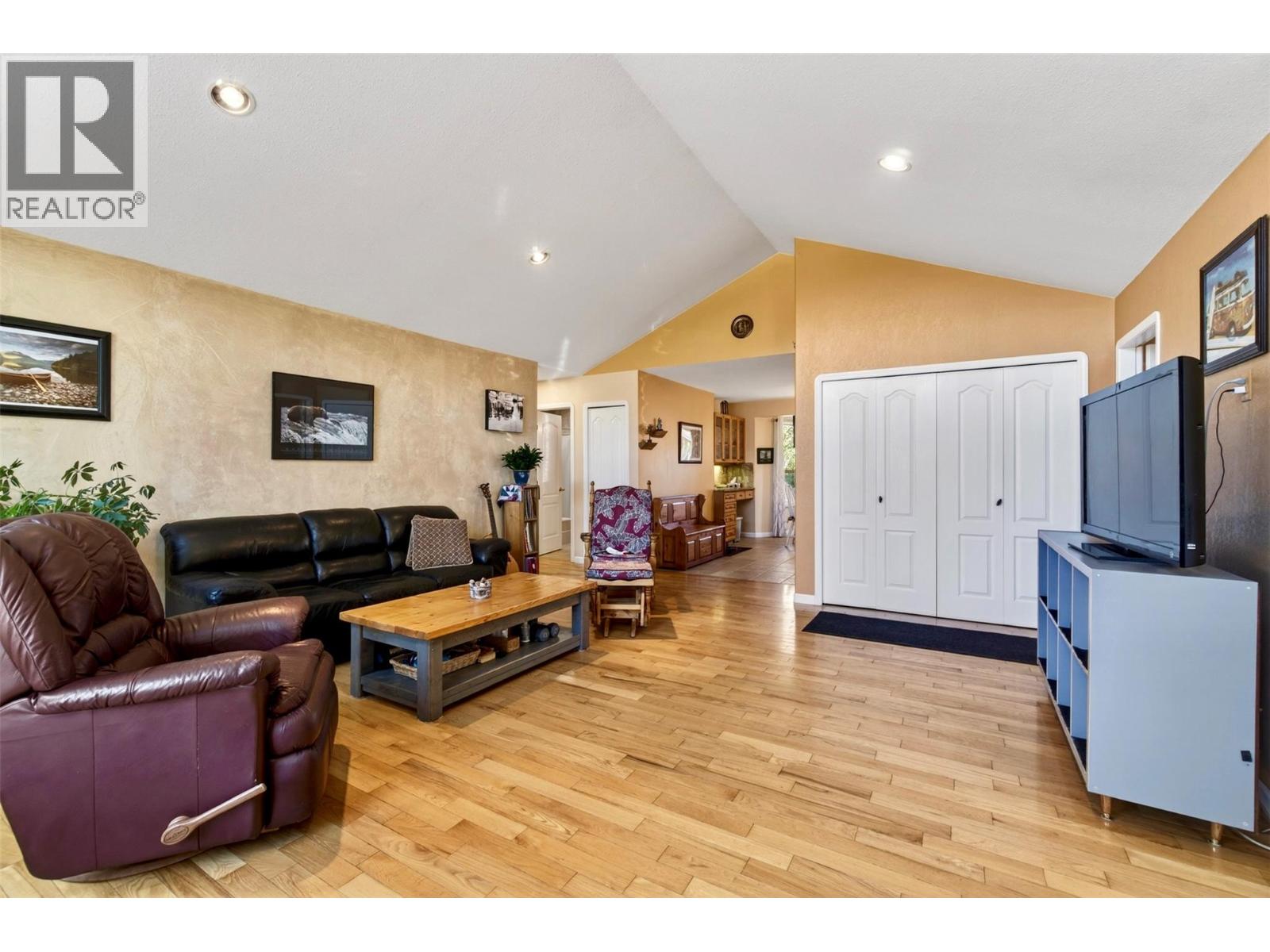  730 Parksville Street, Sicamous