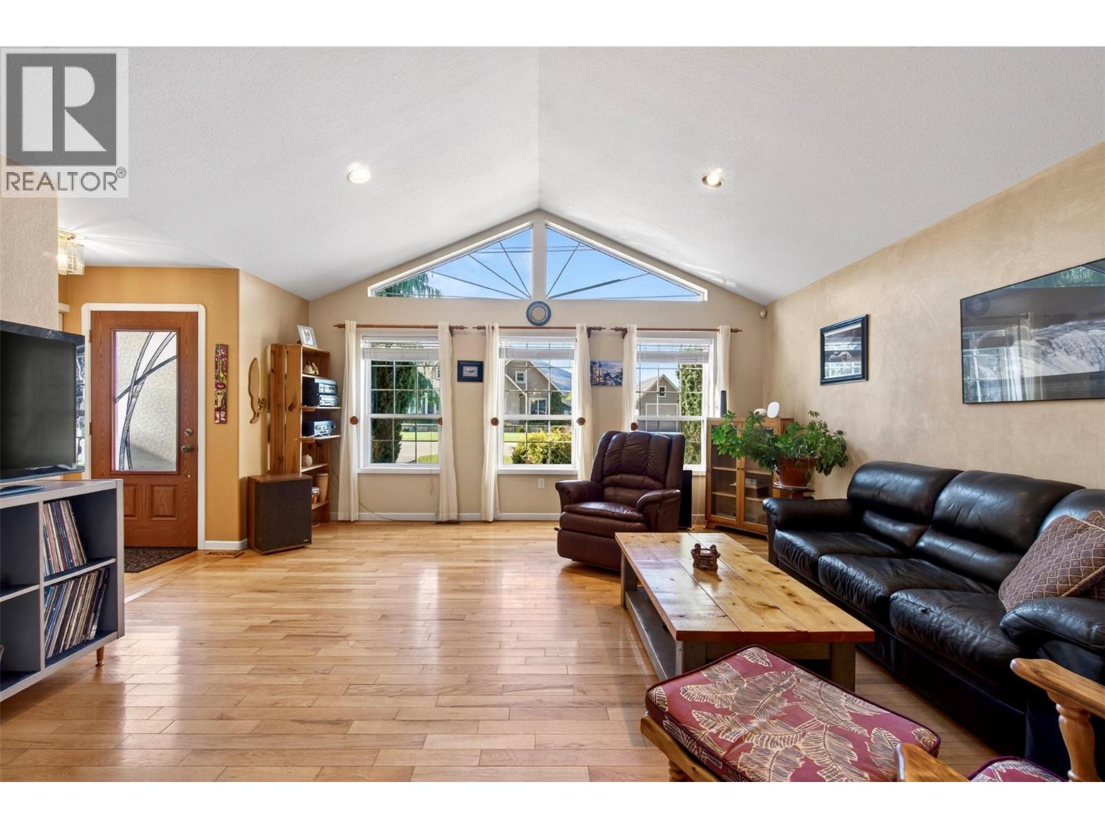  730 Parksville Street, Sicamous