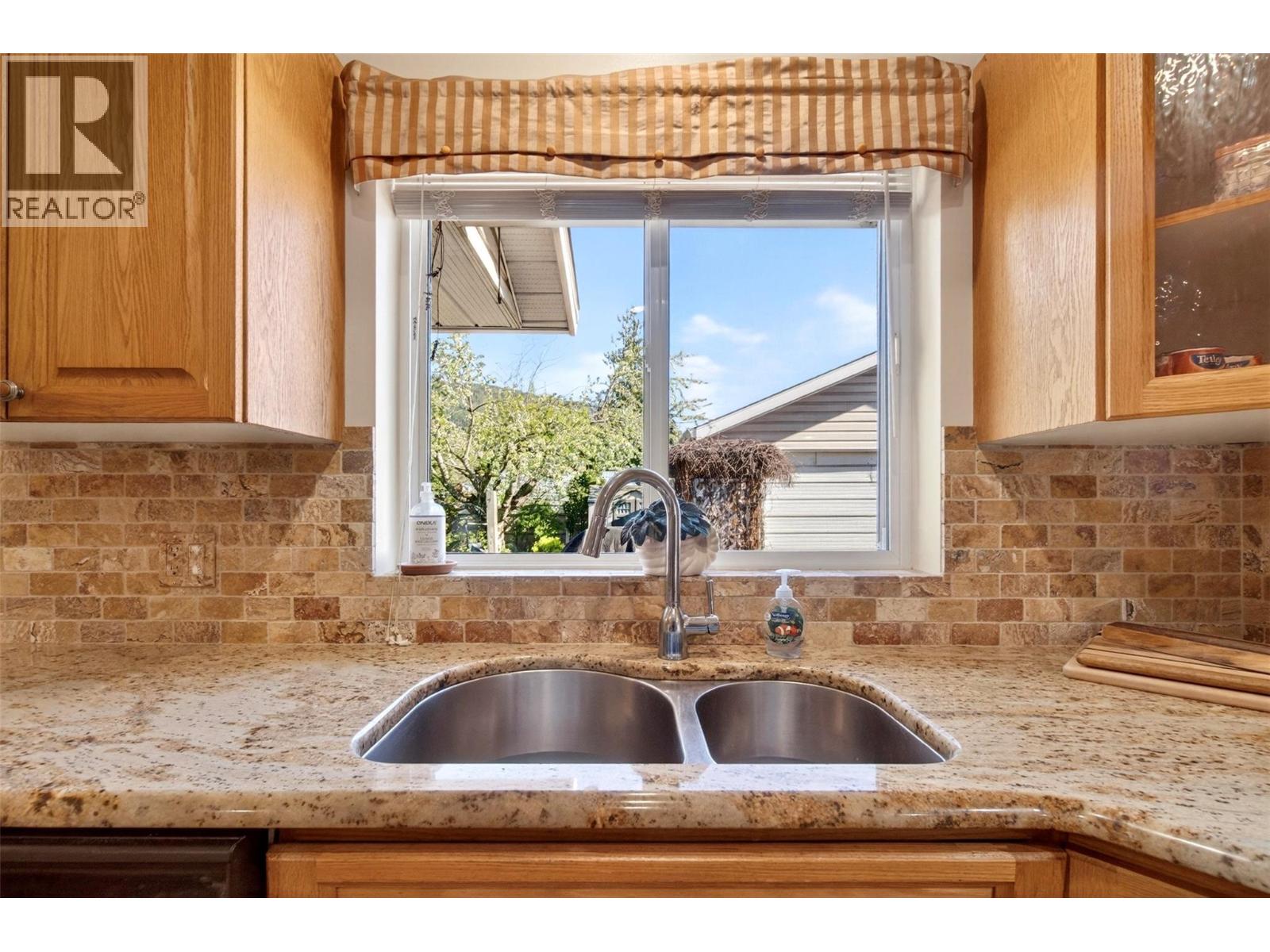  730 Parksville Street, Sicamous