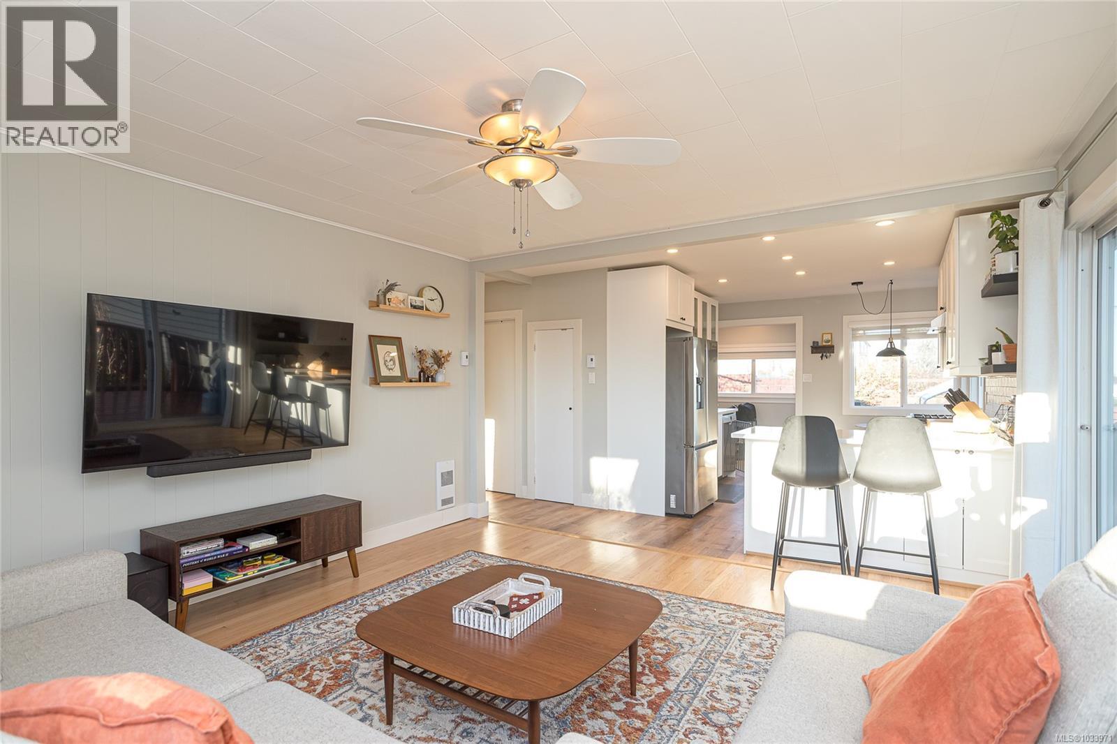 320 Buller St - 10