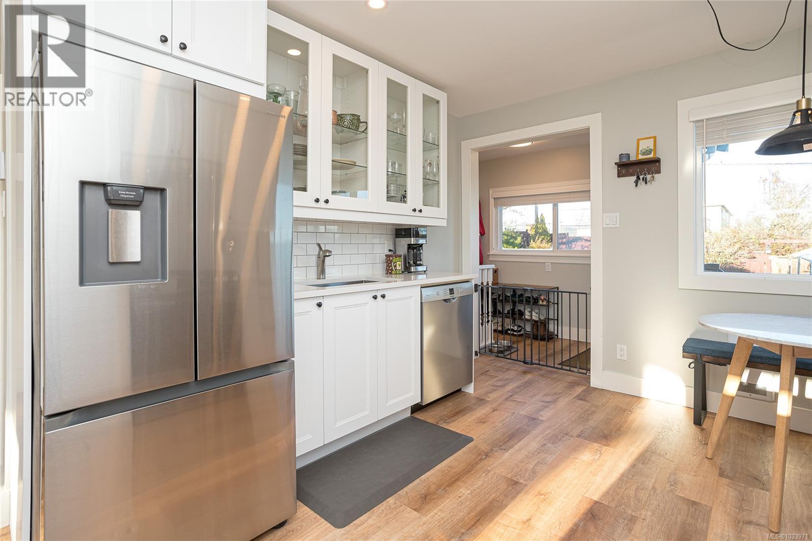 320 Buller St - 15