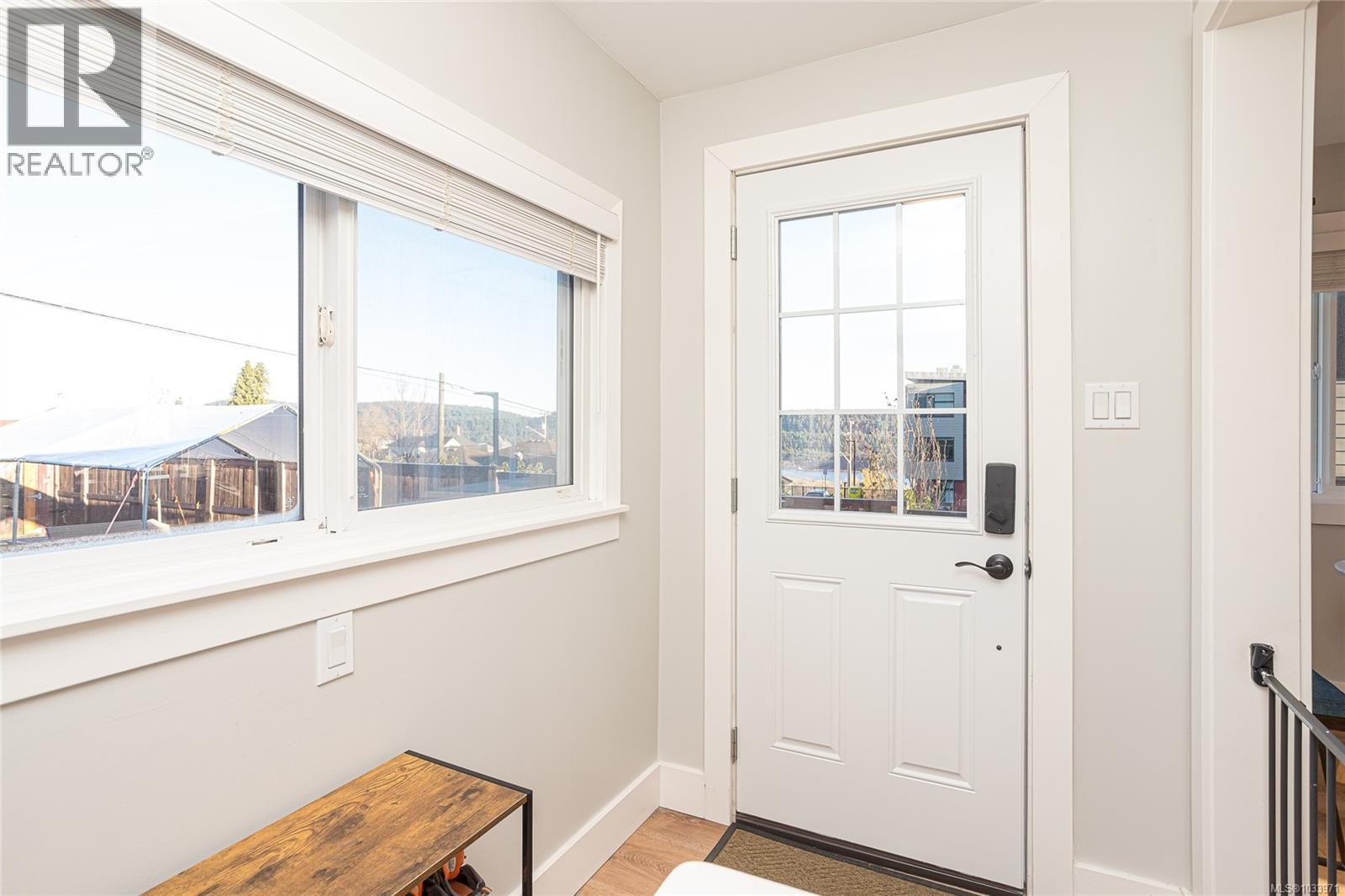320 Buller St - 31