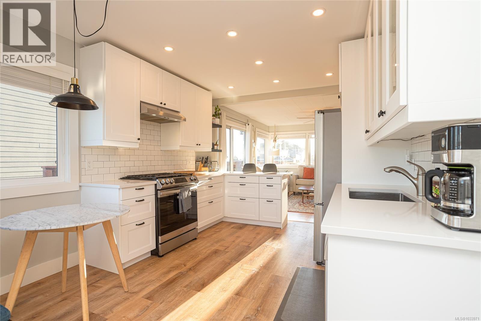 320 Buller St - 5