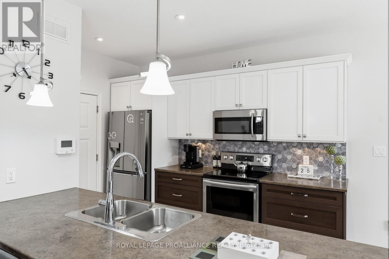 305 RAGLAN STREET - 16