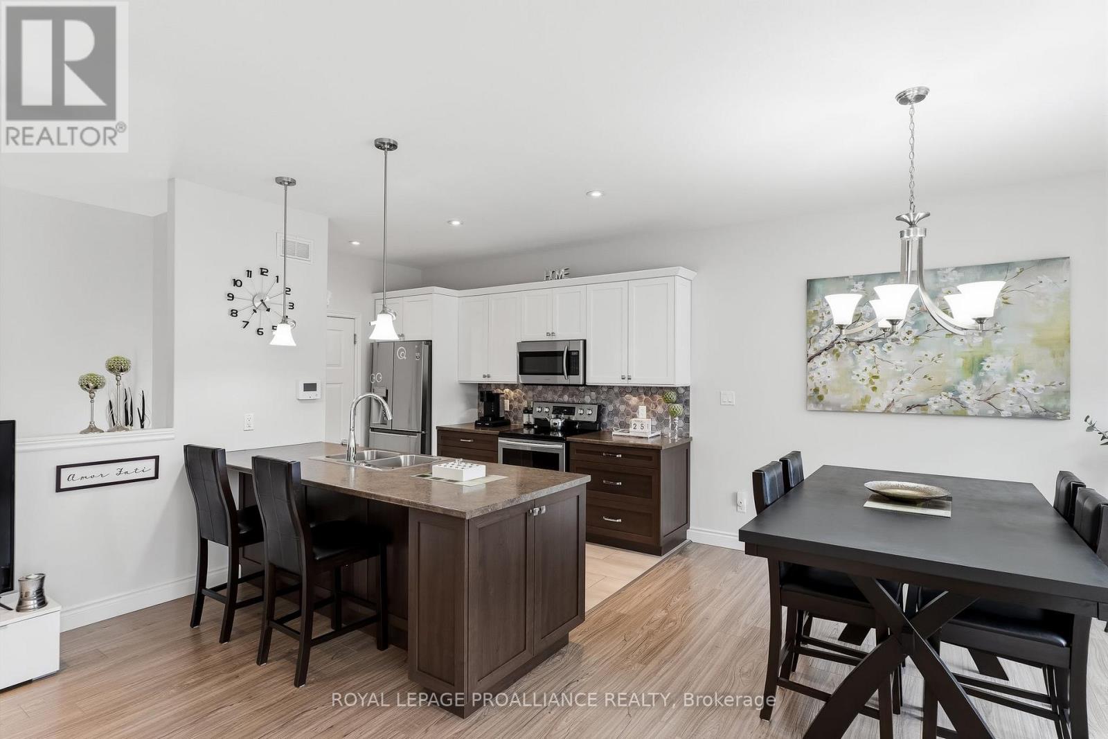 305 RAGLAN STREET - 12