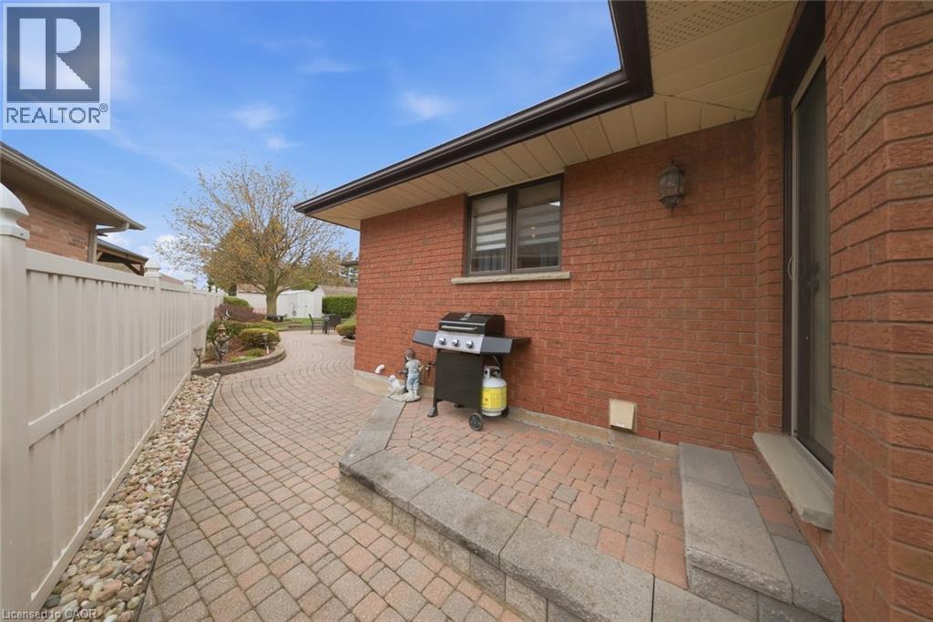 2 VIOLA Court - 24