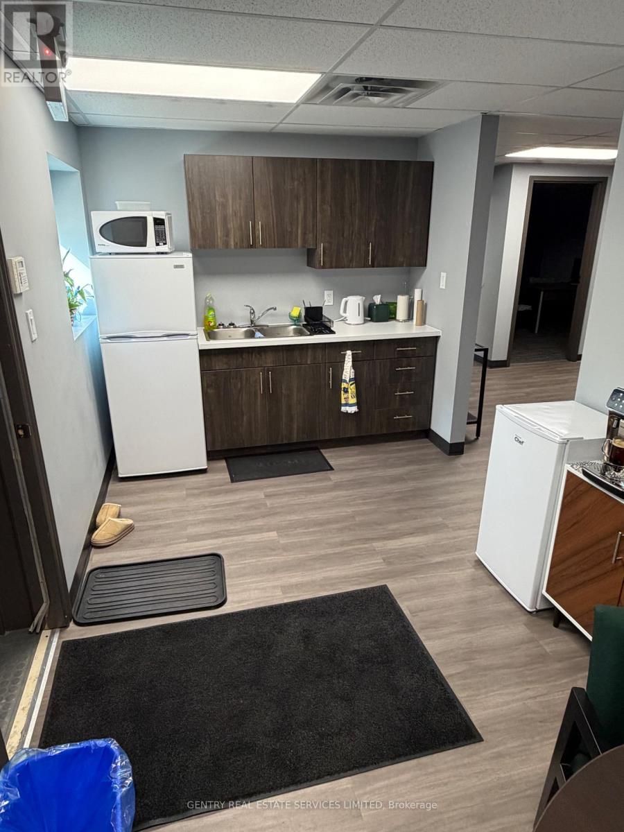 Studio for Rent in Ottawa – 270 LAKE STREET, Ottawa – By Peter Sagos - Image 16