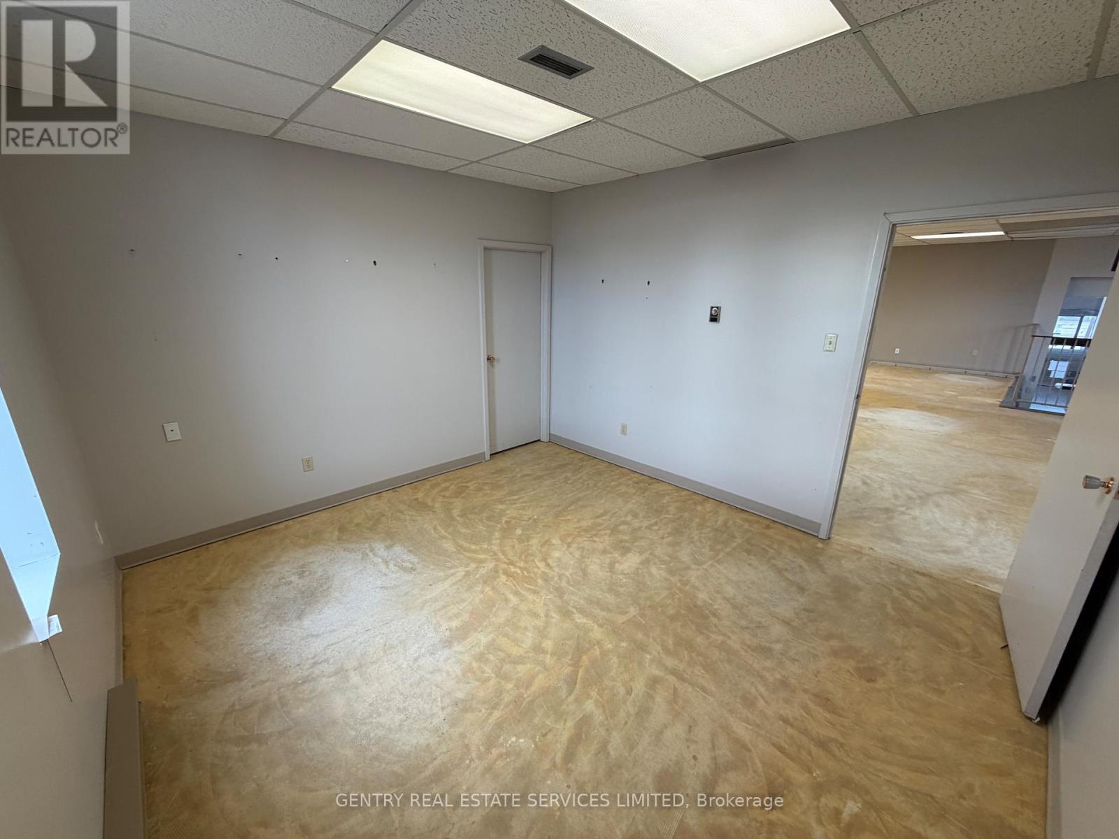 Studio for Rent in Ottawa – 270 LAKE STREET, Ottawa – By Peter Sagos - Image 6